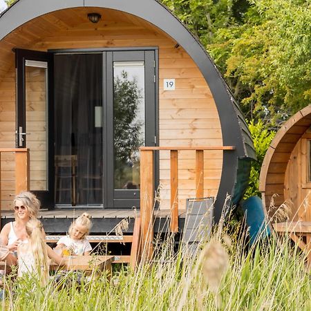 Pod Hotelkamer Aan Het Water Dokkum Eksteriør billede