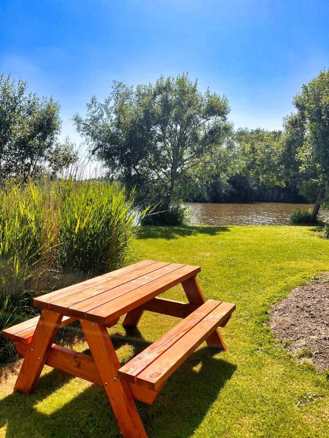 Pod Hotelkamer Aan Het Water Dokkum Eksteriør billede