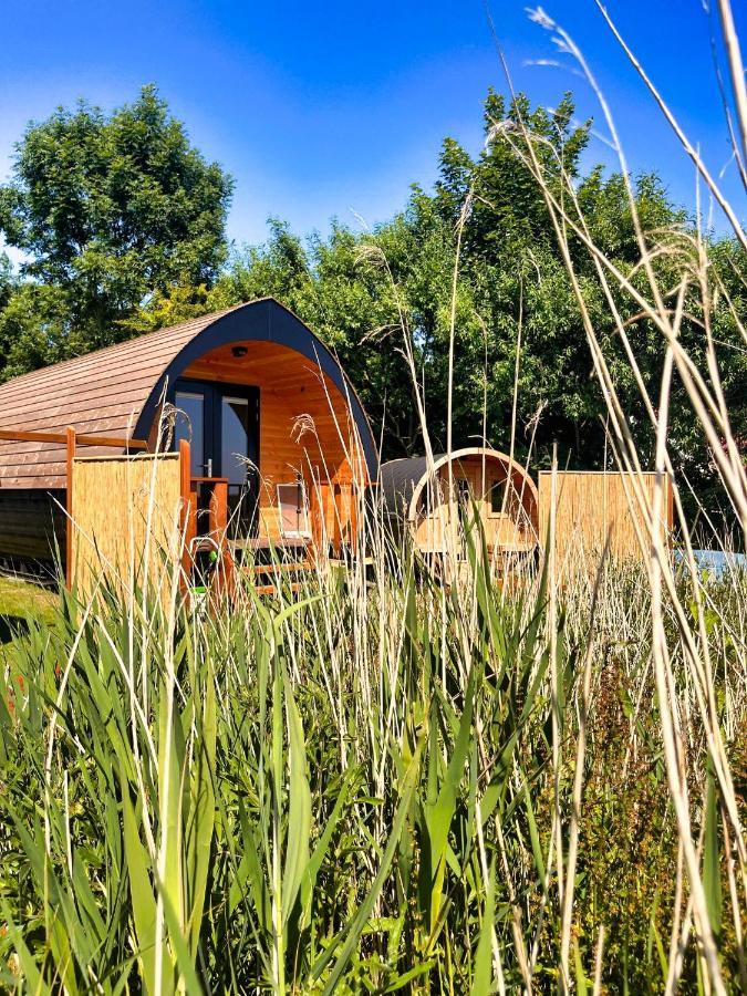 Pod Hotelkamer Aan Het Water Dokkum Eksteriør billede