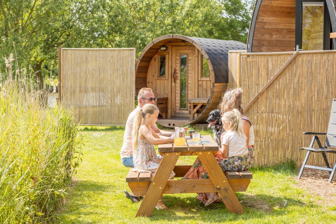 Pod Hotelkamer Aan Het Water Dokkum Eksteriør billede
