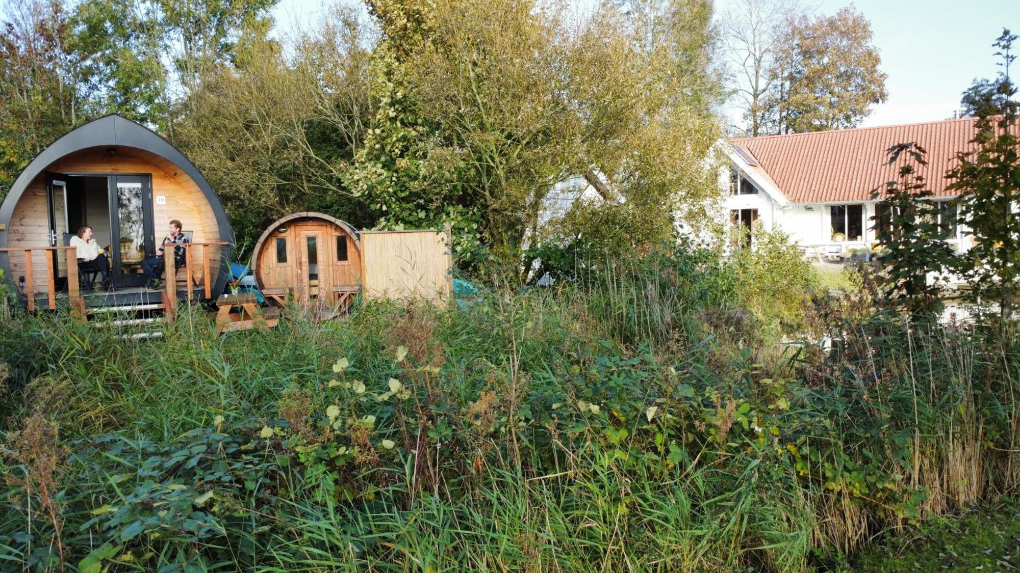 Pod Hotelkamer Aan Het Water Dokkum Eksteriør billede