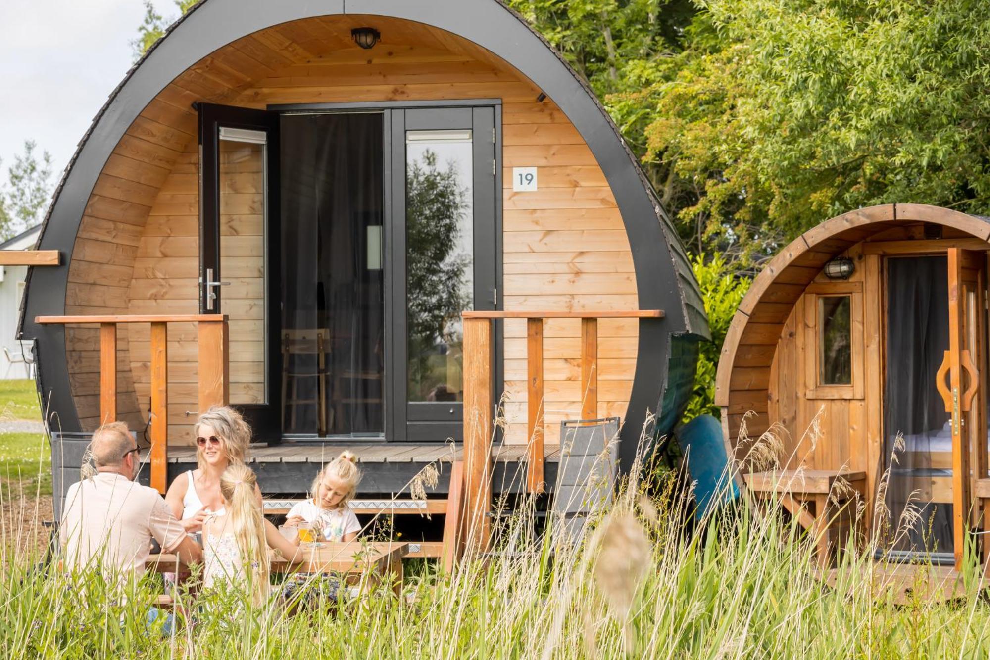 Pod Hotelkamer Aan Het Water Dokkum Eksteriør billede